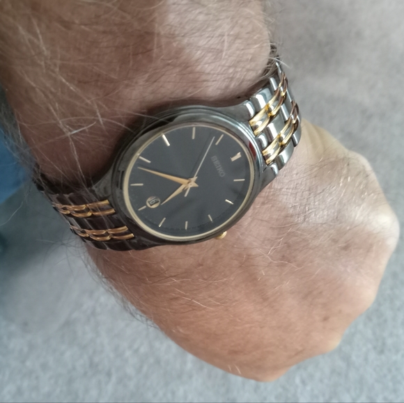 TWO TONE SEIKO Unisex WATCH 7N22 7041 Black and Gold, Slim Case, Date Working - Picture 2 of 7